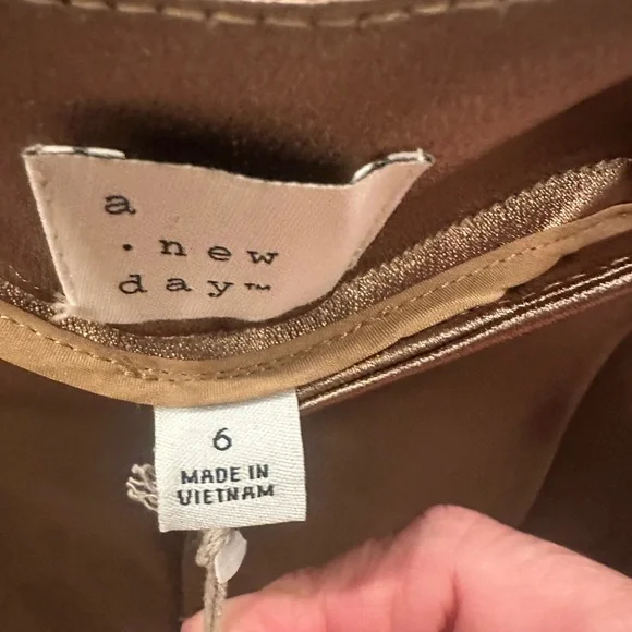 A New Day Metallic Bronze Cargo Pants-Size 6 - Picture 6 of 7